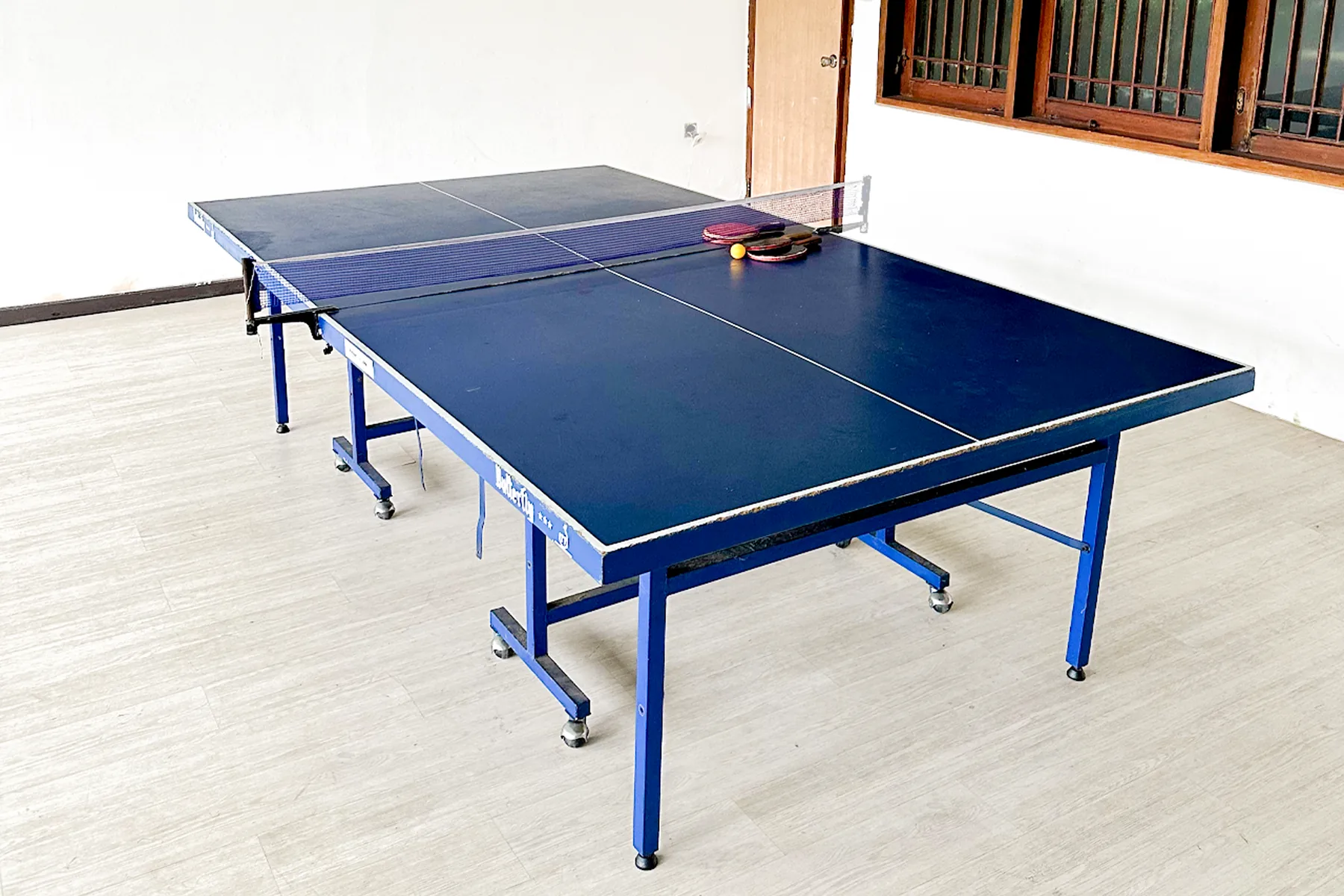 Fasilitas tenis meja untuk kegiatan bersama